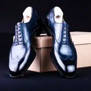 Handgefertigte Brogue-Oxford-Stiefel aus marineblauem Leder