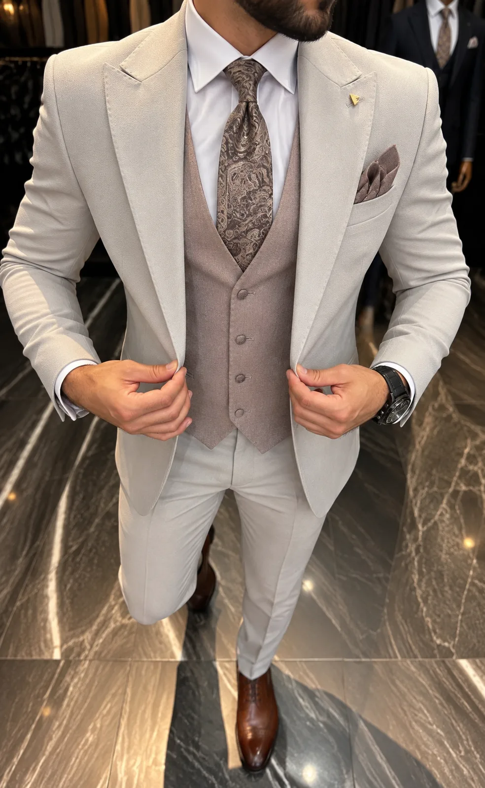 Heren 3-delig trouwpak in lichtbeige met contrasterend taupe gilet